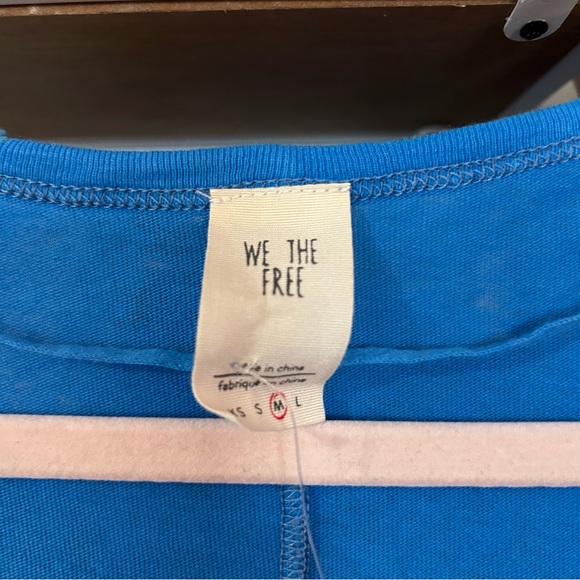 We The Free Women's Medium M Blue Distressed Short Sleeve T Shirt NWT - Picture 5 of 5